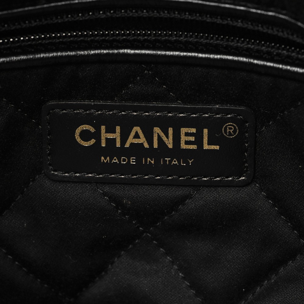 Shiny Calfskin Quilted Small Chanel 22 Black