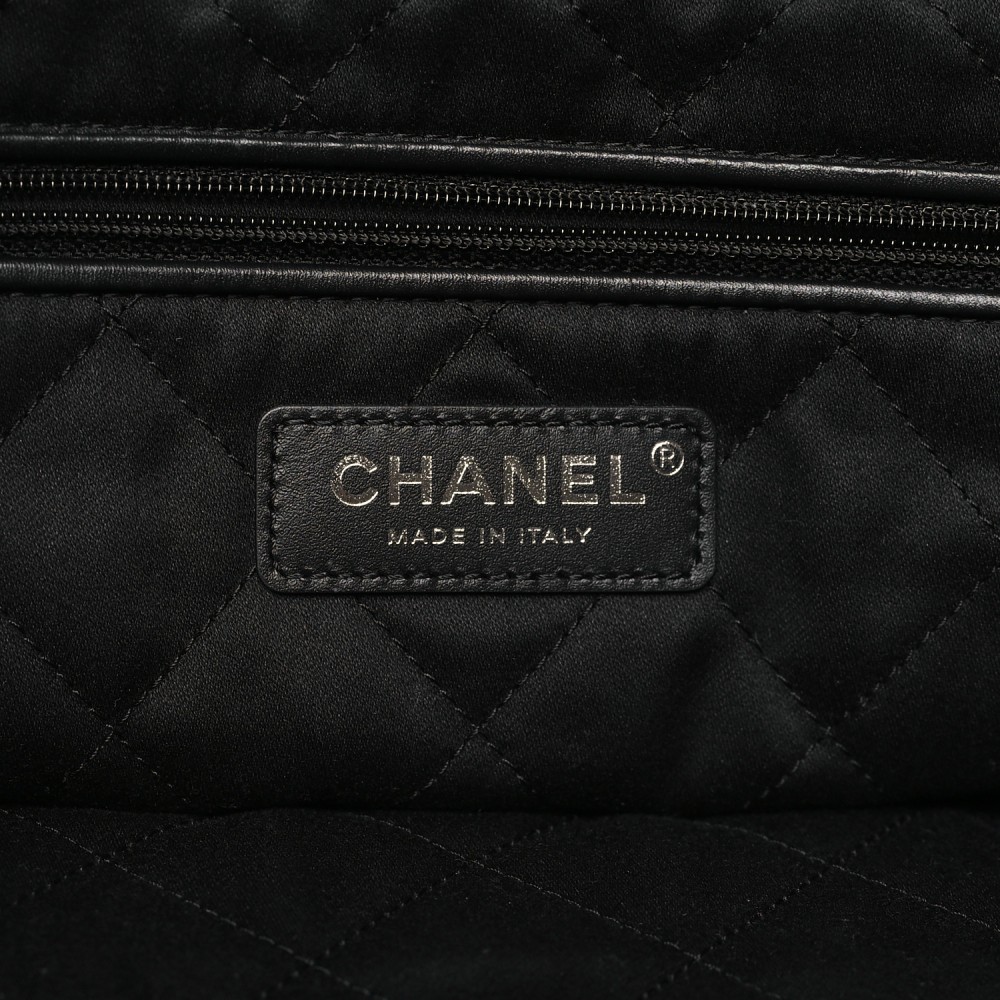 Shiny Calfskin Quilted Small Chanel 22 So Black