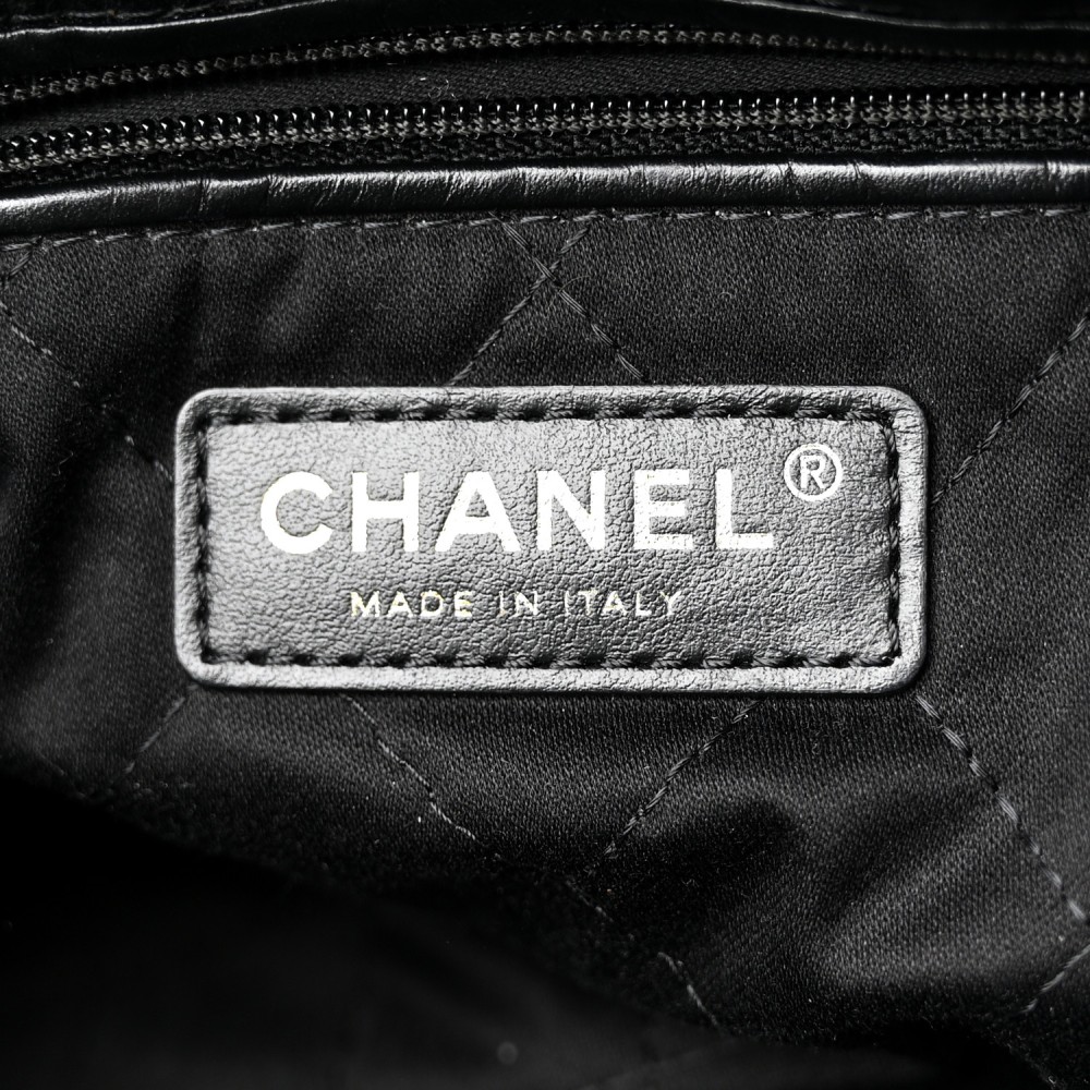 Shiny Calfskin Quilted Chanel 22 Black