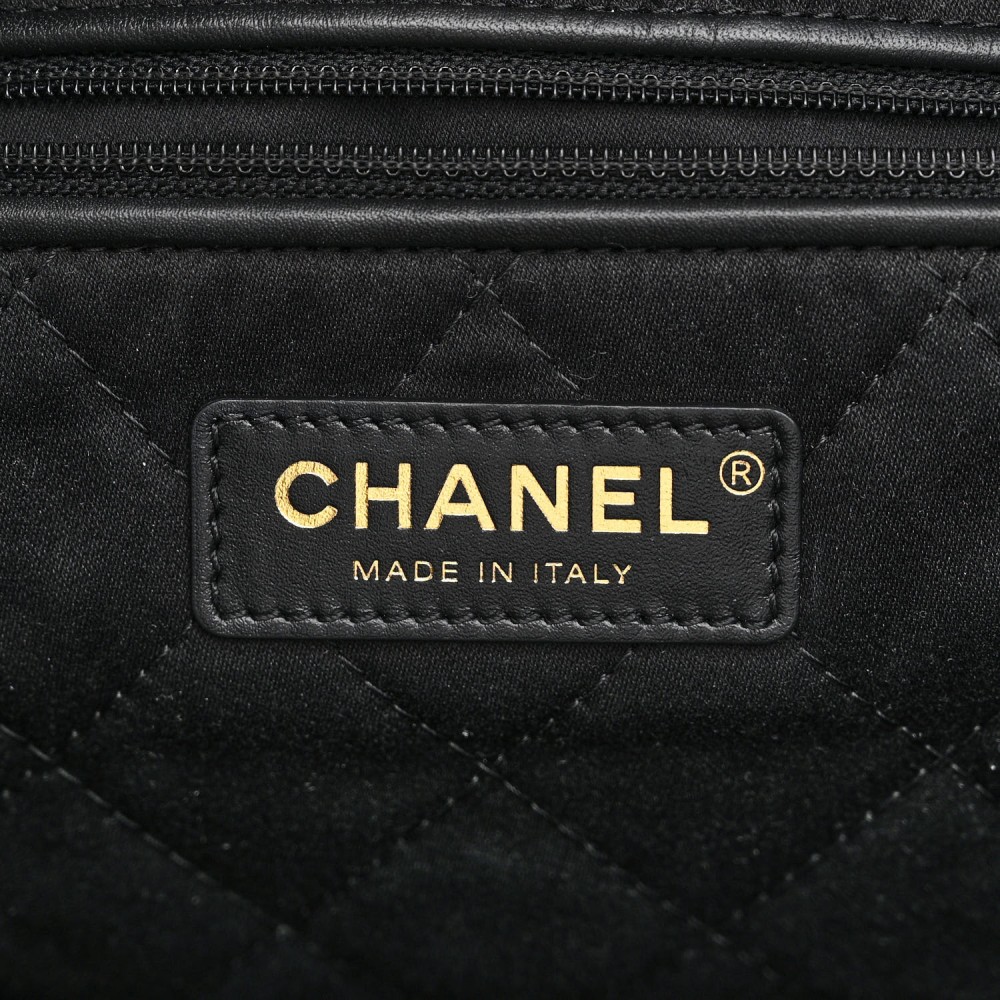 Shiny Calfskin Quilted Chanel 22 Black