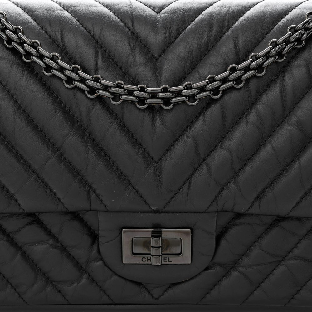 Aged Calfskin Chevron Quilted 2.55 Reissue 225 Flap So Black