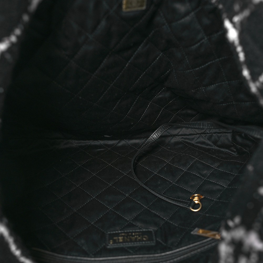 Wool Tweed Quilted Chanel 22 Black Multicolor