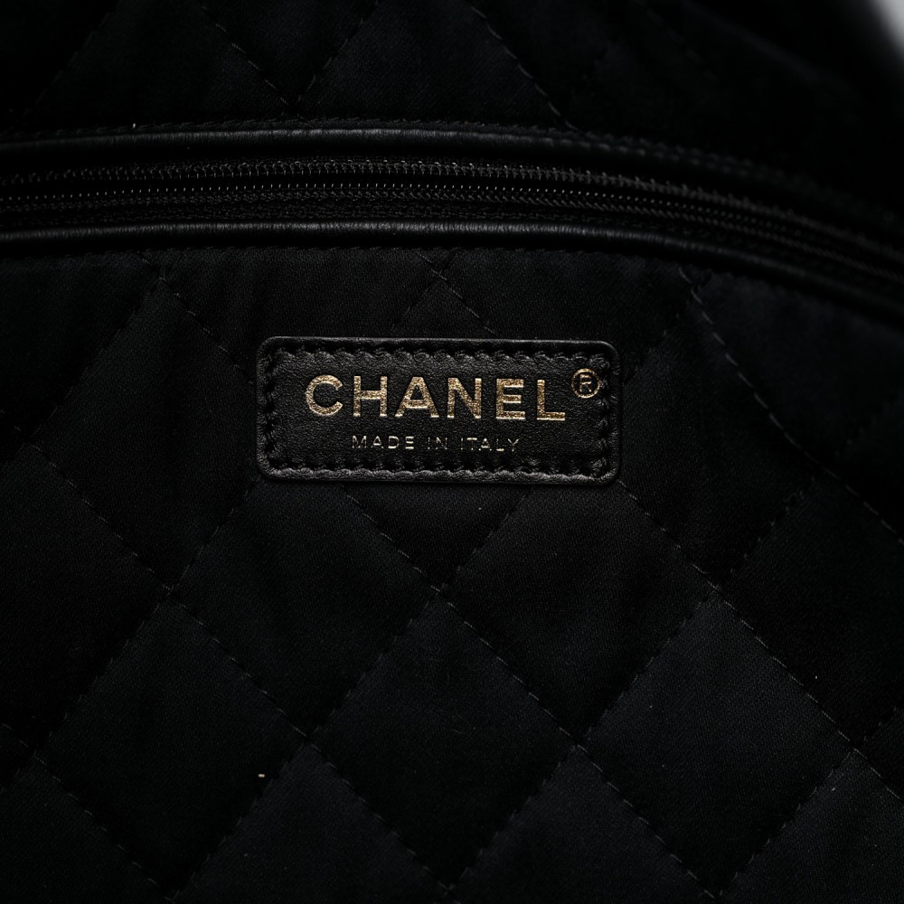 Shiny Calfskin Quilted Chanel 22 Black