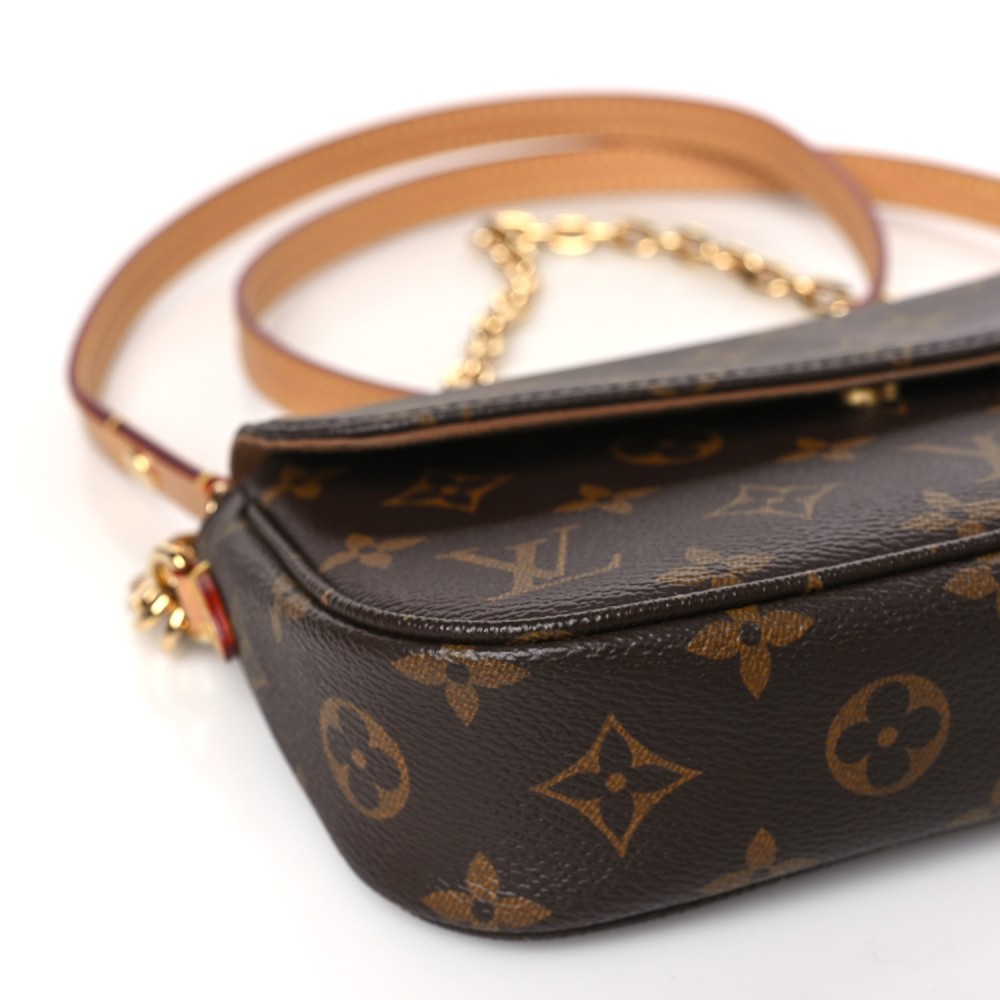 Monogram Ivy Wallet On Chain