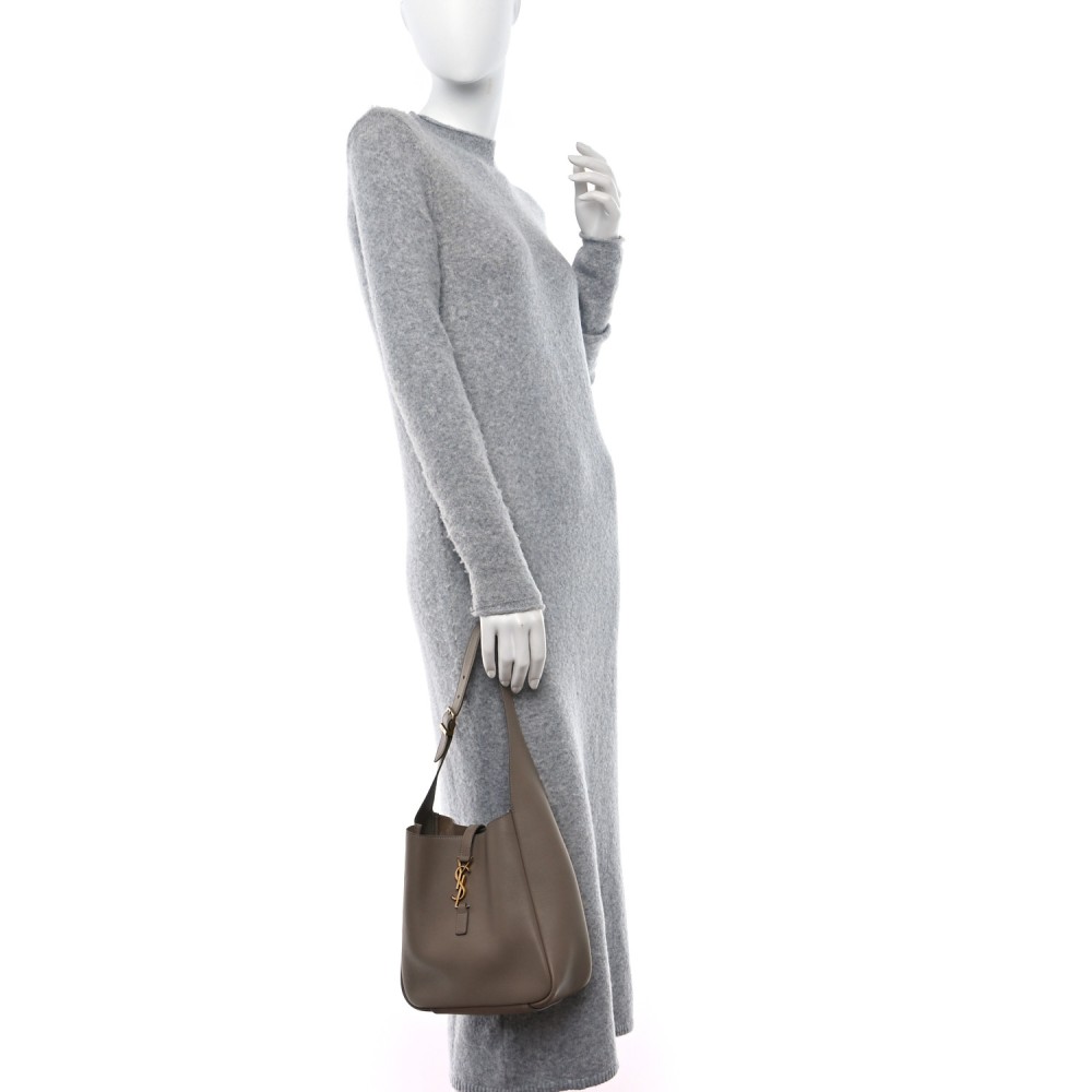 Smooth Calfskin Small Le 5 A 7 Soft Hobo Dusty Grey